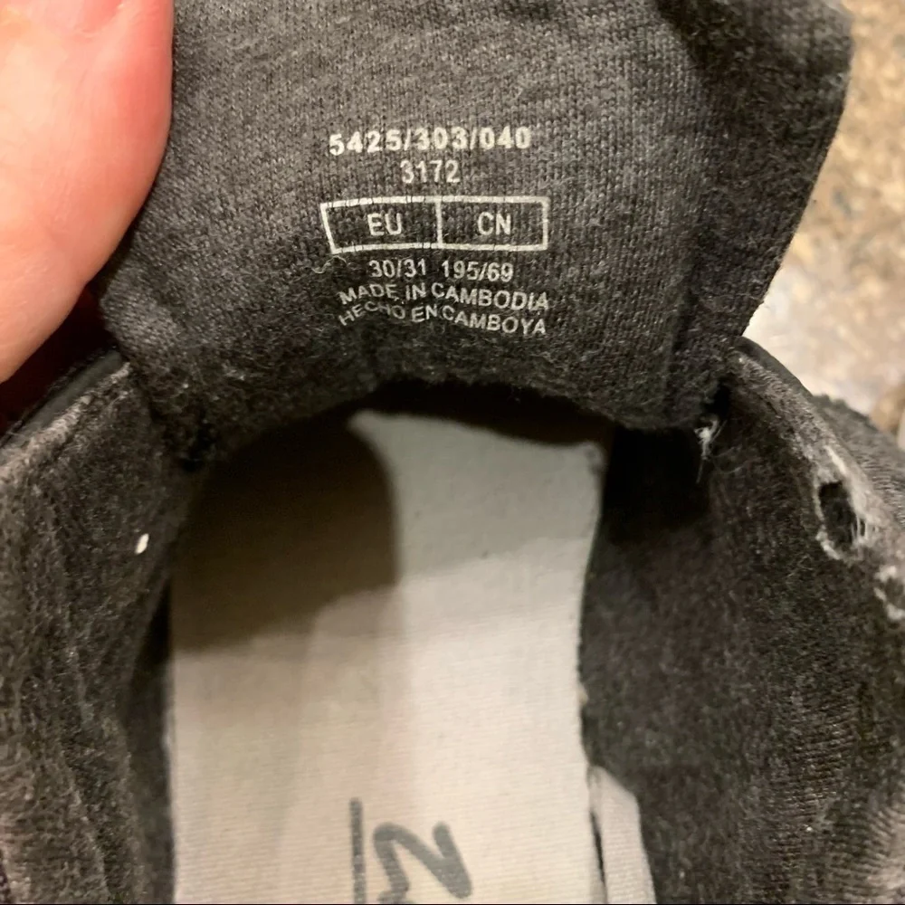 Zara Kids Footwear Collection Boys Lace Less Thick Sole Black Sneakers. US 12/13